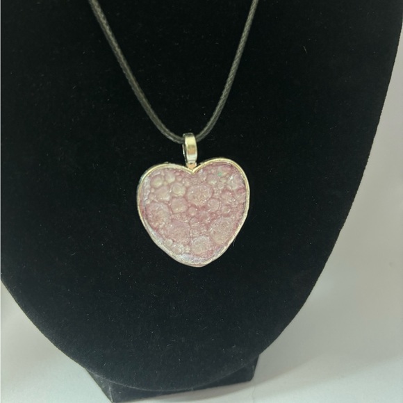 Resin bubble heart pendant handmade - Picture 2 of 4